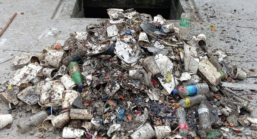 Retiran llantas, troncos y basura de estación de bombeo en Colón 