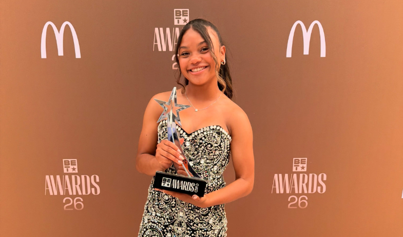 Jazzy Guerra celebra premio en los BET y dedica mensaje a los niños 