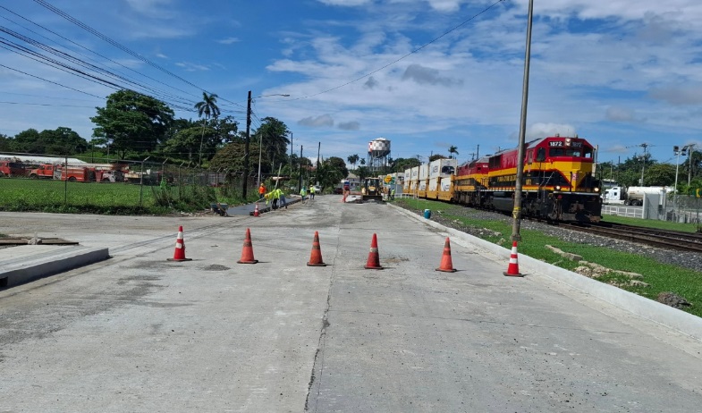Vía Bolívar en Colón podría reabrir al tránsito vehicular desde el próximo lunes 