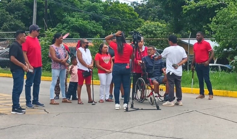 Pacientes de hemodiálisis protestan en Policlínica de Santiago  