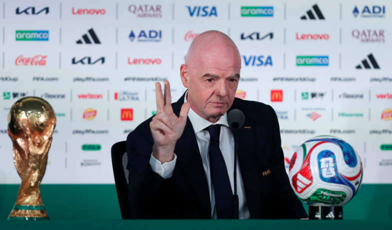 Infantino ironiza con la ausencia de Italia: 'Con 64 equipos, quizá podría clasificarse' 
