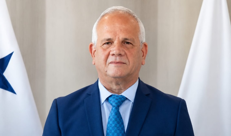Pedro González Beermann asume rectoría interina de la UNACHI 