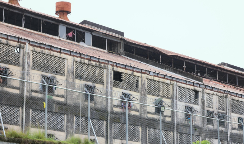 Caen requeridos por la justicia, decomisan seis armas y detienen a presunto ladrón de autos en Colón 