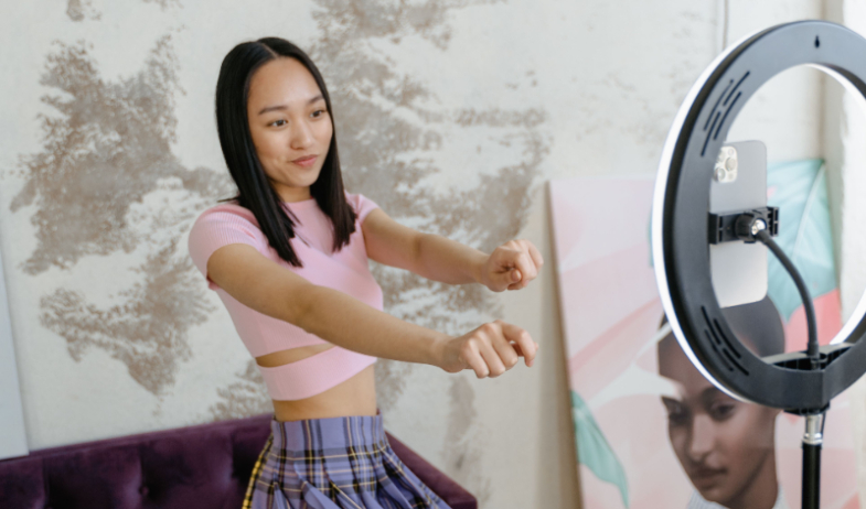 Cómo la música viral en TikTok cambió la forma en que los artistas lanzan sus canciones 