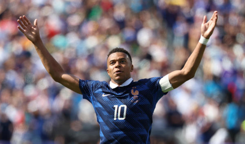Mbappé supera a Messi como máximo goleador histórico en mundiales y lidera la Bota de Oro 