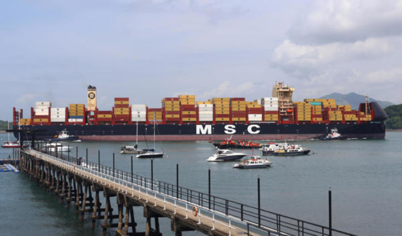 El Canal de Panamá reduce el calado para buques neopanamax a causa de El Niño 