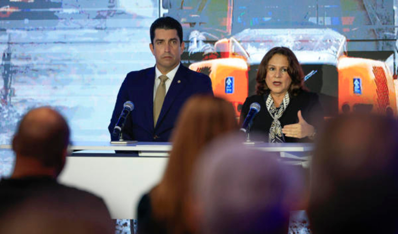 El Canal de Panamá recibe documentos de las empresas interesadas en construir dos puertos 