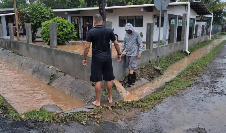 Viviendas anegadas, caída de árboles, y múltiples accidentes de tránsito tras temporal en Azuero 