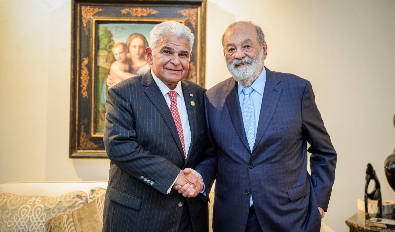 Carlos Slim recibe al presidente Mulino en su residencia 