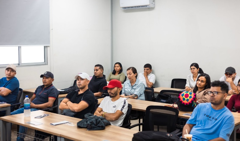 De vuelta al volante: 14 panameños arrancan capacitación de equipo pesado en Cobre Panamá 