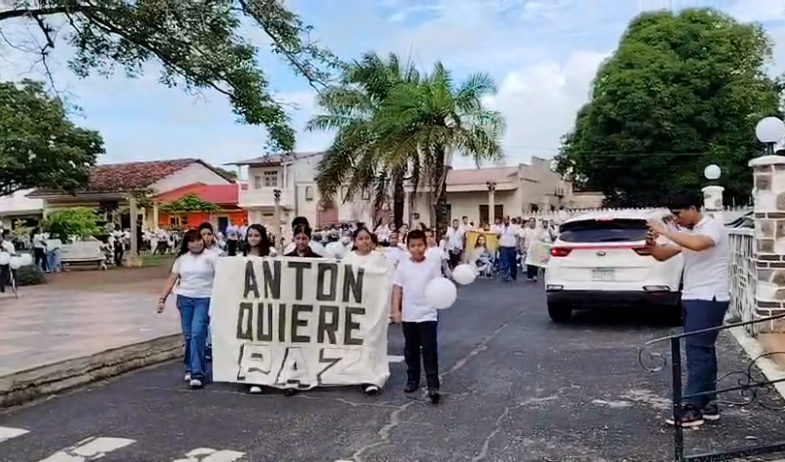 Antón marcha por la paz y pide reforzar la seguridad ante el aumento de la violencia 