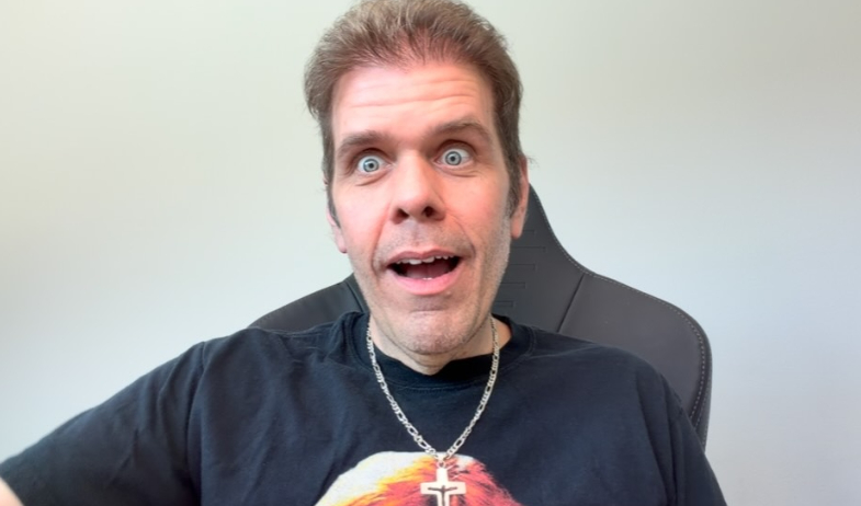 Perez Hilton fue hospitalizado tras un presunto episodio de autolesión durante una transmisión en vivo 