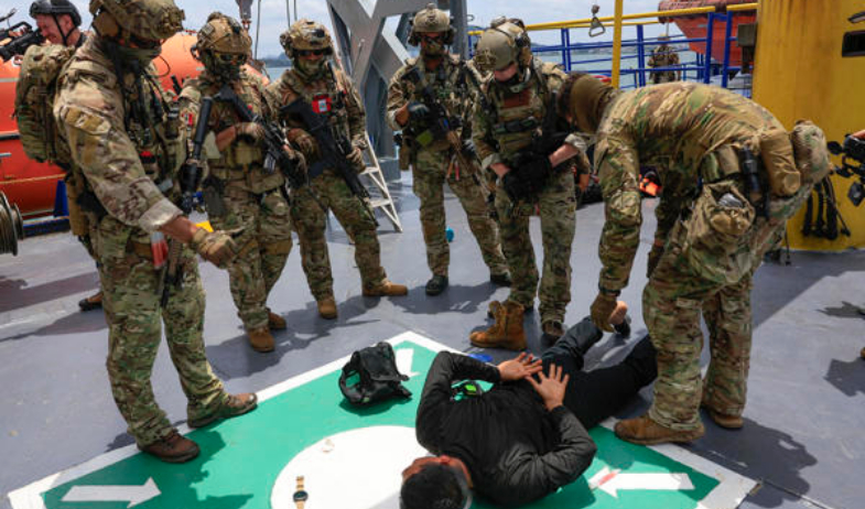 Fuerzas de cuatro países simulan un asalto naval para impedir un ataque al Canal de Panamá 