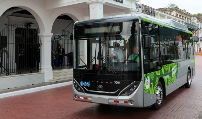 Anuncia inicio de operaciones de cinco nuevos buses 100% eléctricos en el Casco Antiguo 