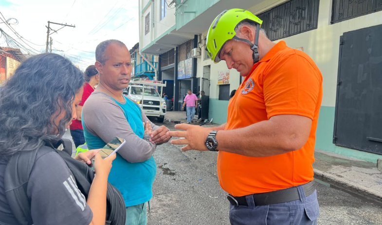 38 familias reciben atención mientras avanzan las labores de limpieza en las viviendas afectadas 