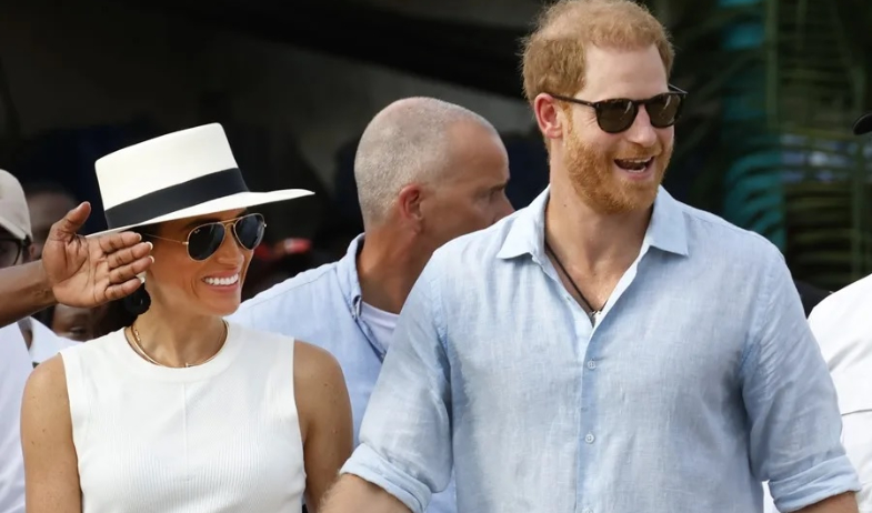 Carlos III mantiene a Enrique y Meghan fuera de la familia real 