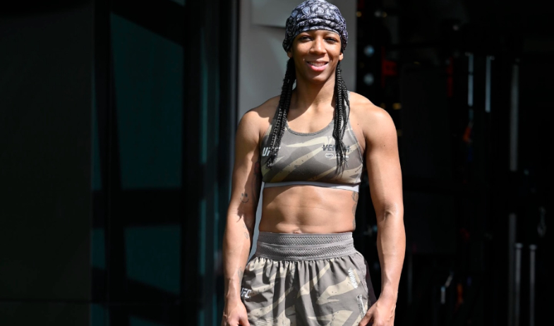 Joselyne Edwards se adueña del No. 1 del peso gallo femenino 