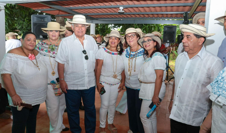 Mulino se suma al Festival de la Mejorana en Guararé y disfruta de la música de Colaquito Cortez 