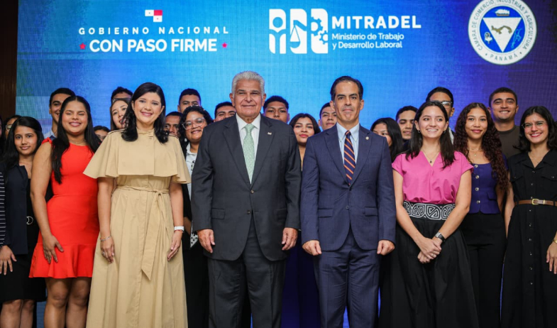 Mulino pone en marcha nueva Ley de Pasantías, que abre oportunidades de empleo para los jóvenes panameños 