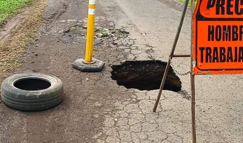Hueco amenaza a conductores y peatones en Veraguas 