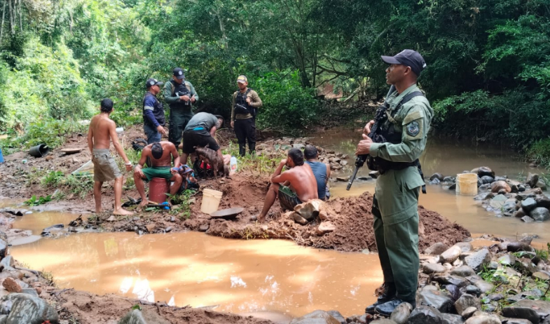 Seis detenidos por lavar oro en quebrada de Panamá Norte 
