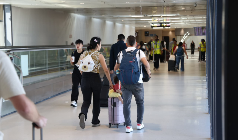Tocumen trabaja para normalizar los vuelos y atender a pasajeros afectados por el sismo 