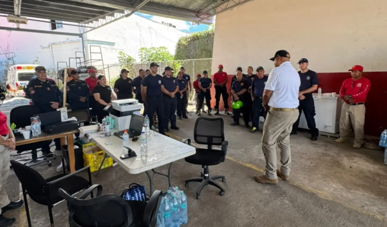  Psicólogos acompañarán a los bomberos que enfrentaron el terremoto desde sus puestos de trabajo 