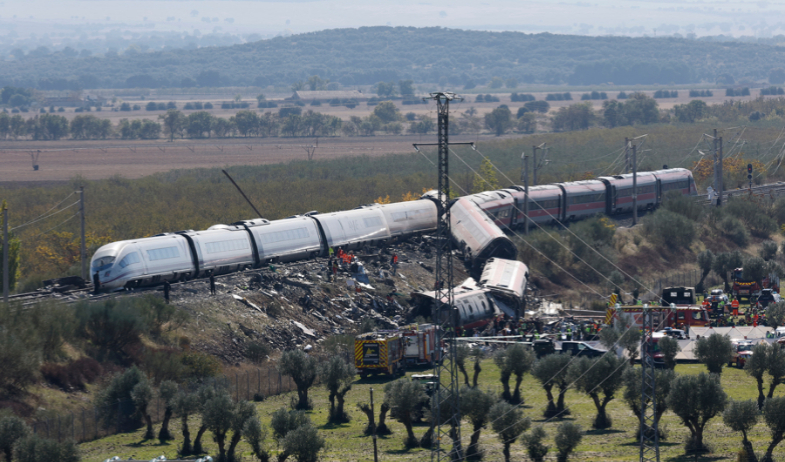 Panameño sobreviviente del accidente de tren en España: 'Rompimos una ventana para salir' 