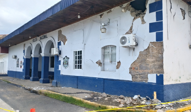 Azuero bajo emergencia por colapsos de hospitales y carreteras tras sismo 