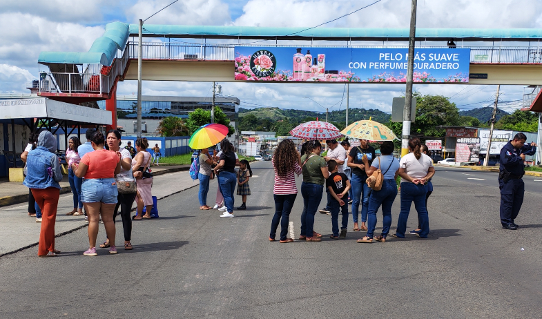 adres de familia rechazan el regreso a clases presenciales en escuelas de Panamá Oeste 