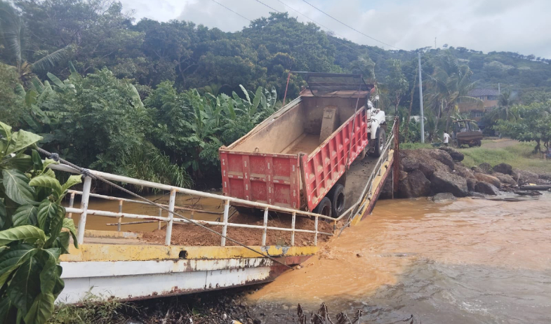 Colapsa puente en Costa Arriba de Colón y deja incomunicadas a 50 viviendas 