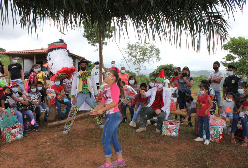 Le dieron duro a esas piñatas.