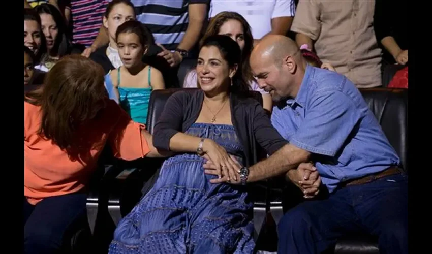    El embarazo de Adriana Pérez ha sido el tema del día en Cuba desde que se presentó el fin de semana junto a Gerardo Hernández, uno de los espías liberados/AP