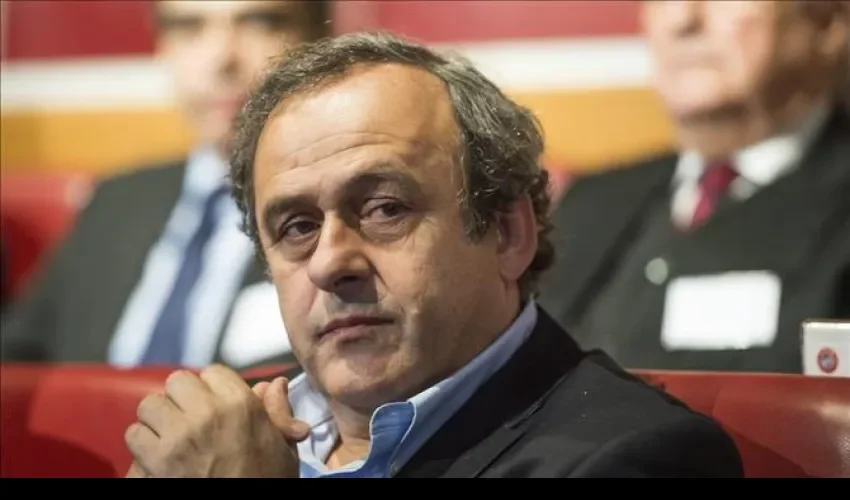 El francés Michel Platini, presidente de la UEFA, insistió hoy en su propuesta de la "tarjeta blanca"/EFE