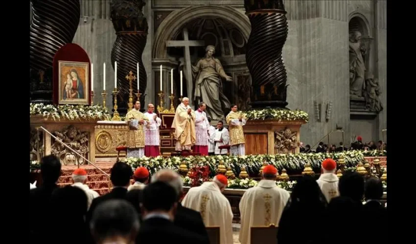 "Ustedes son como Jesús en esta noche, y yo les bendigo y estoy cerca de ustedes'', dijo el papa/EFE