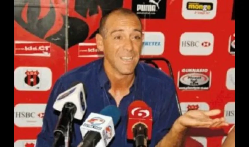  El equipó comenzó hoy los entrenamientos con 29 futbolistas, de los cuales Herrera escogerá los 20 que disputarán el premundial de la Concacaf en Honduras del 28 de febrero al 15 de marzo próximo./EFE