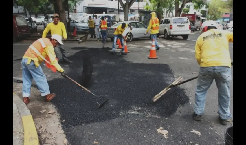 El MOP ha instalado una cantidad superior a mil toneladas de asfalto