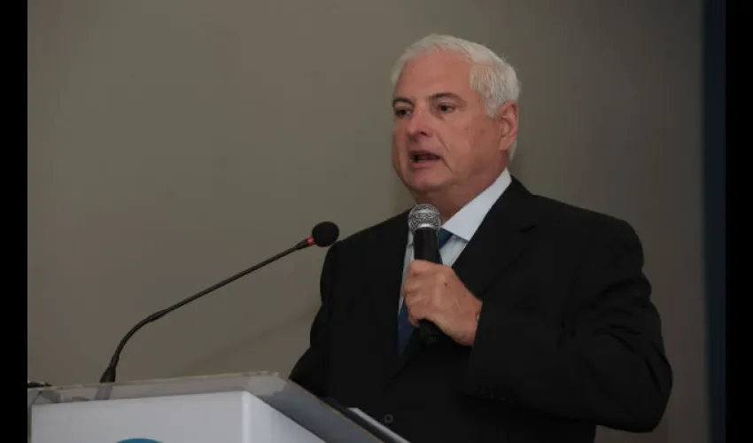 El expresidente Ricardo Martinelli, presentó hoy 22 de enero una querella penal por supuesta calumnia e injuria contra el excontralor Carlos Vallarino.Archivo