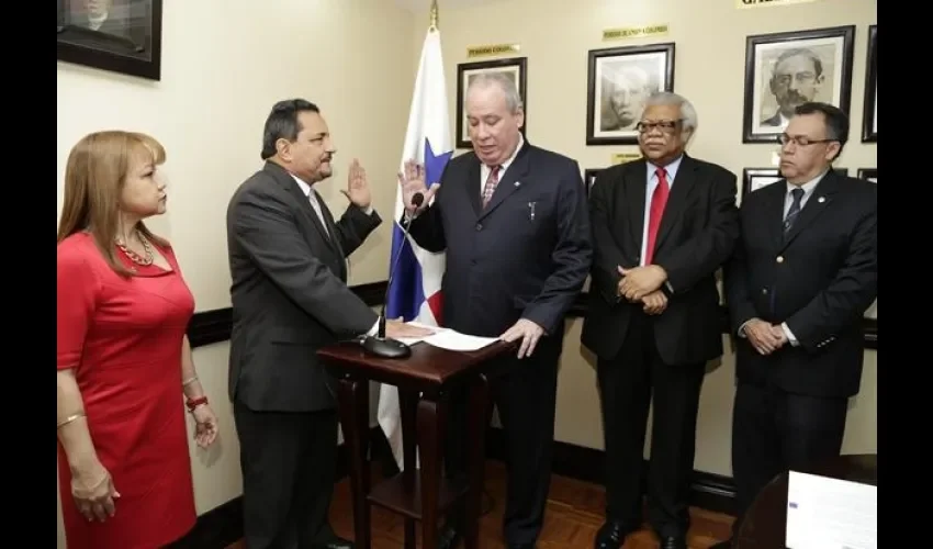  Cigarruista, quien fuera magistrado de la CSJ durante el periodo 2001-2011, fue escogido el lunes por el pleno del órgano Judicial, en cuya sede se realizó esta mañana la ceremonia de juramentación. Foto: Órgano Judicial 