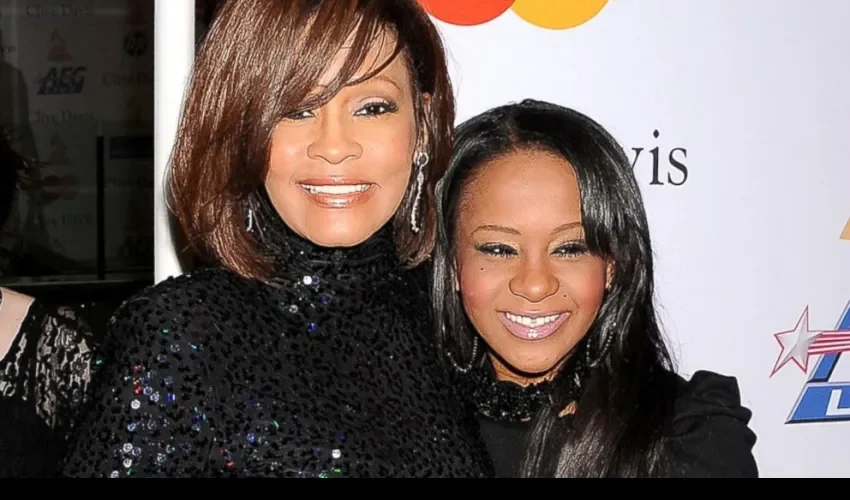 Hallan inconsciente a hija de Whitney Houston.Foto/Ilustrativa