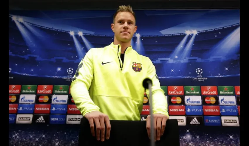 El meta alemán es indiscutible para el Barcelona en Champions y Copa del Rey. / EFE