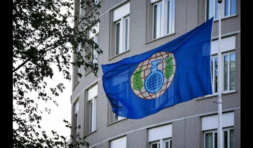 Bandera de la Organización para la prohibición de armas químicas