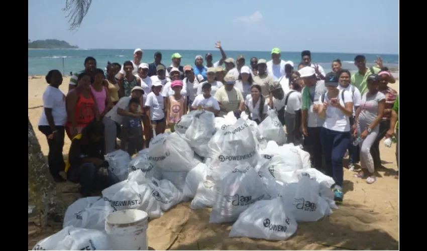 Más de 60 voluntarios se sumaron a la iniciativa. Foto: Cortesía