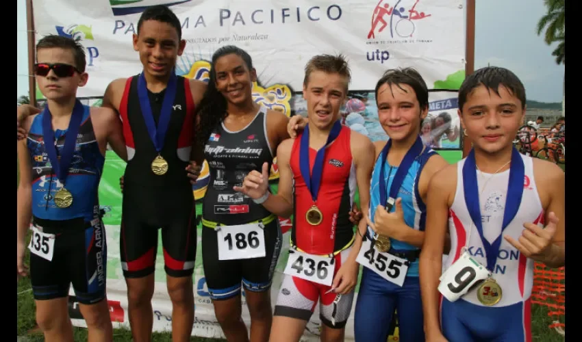 niños triatlonistas