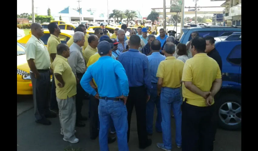 Caravana de transportistas contra la competencia ilegal en Santiago