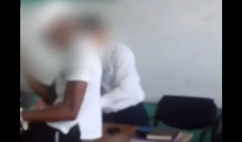 Estudiante se burla de profesor