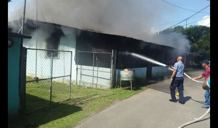 Incendio consume una vivienda en Bocas del Toro