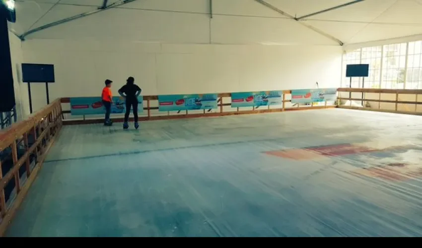 Pista de patinaje sobre hielo en la Cinta Costera 