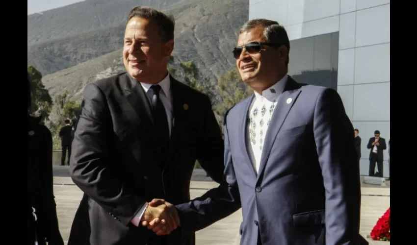 Rafael  Correa y Juan Carlos Varela