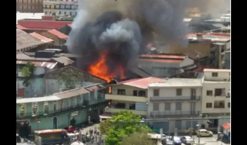 Incendio en caserón del Barrio Chino 